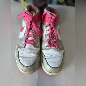 Nike Air Jordan 1 Mid GS Platinum Pink White
555112-109 Size 7Y